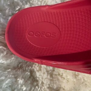 OOFOS Coral pink  Recovery Slide